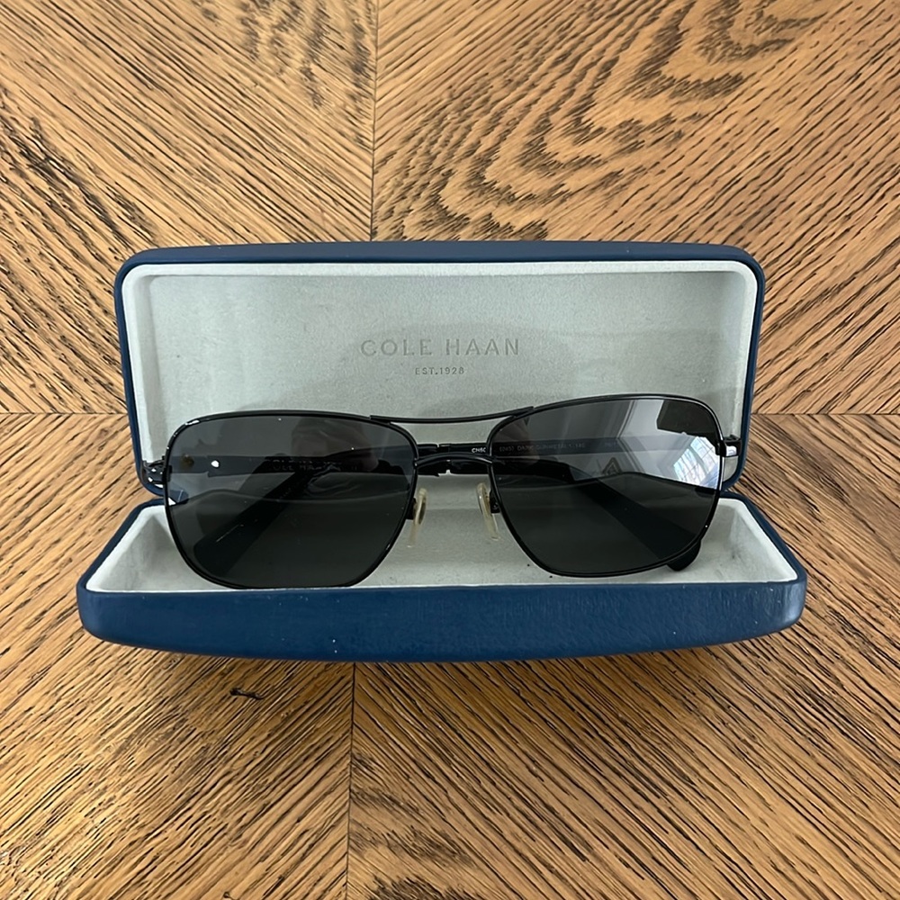 Men’s Black Cole Haan Sunglasses with Blue Cole Haan case 🌞